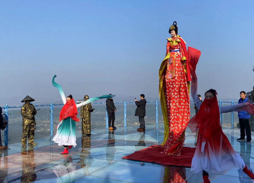 新年到！真·天空之境遇見(jiàn)高桿女神，千副春聯(lián)免費(fèi)送！